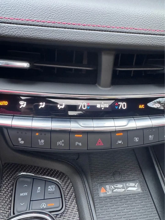 2025 Cadillac CT5-V - Image 17 of 19