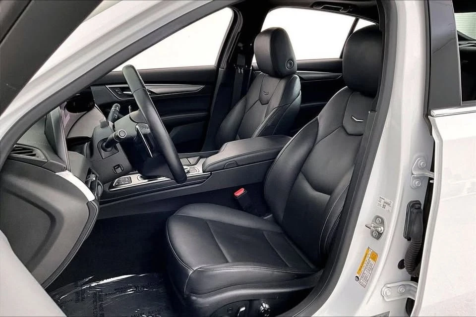 2025 Cadillac CT5 - Image 17 of 18