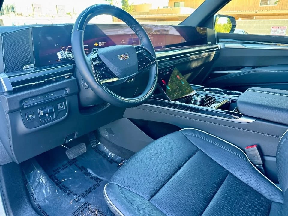 2025 Cadillac Escalade 5th Gen - Image 18 of 20