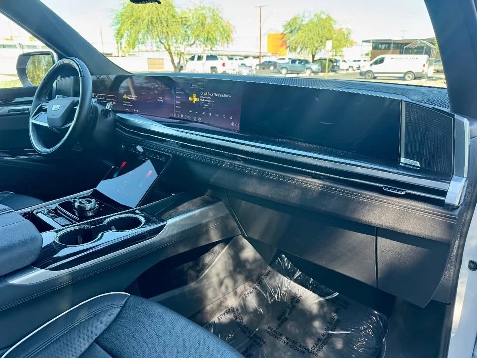 2025 Cadillac Escalade 5th Gen - Image 15 of 20