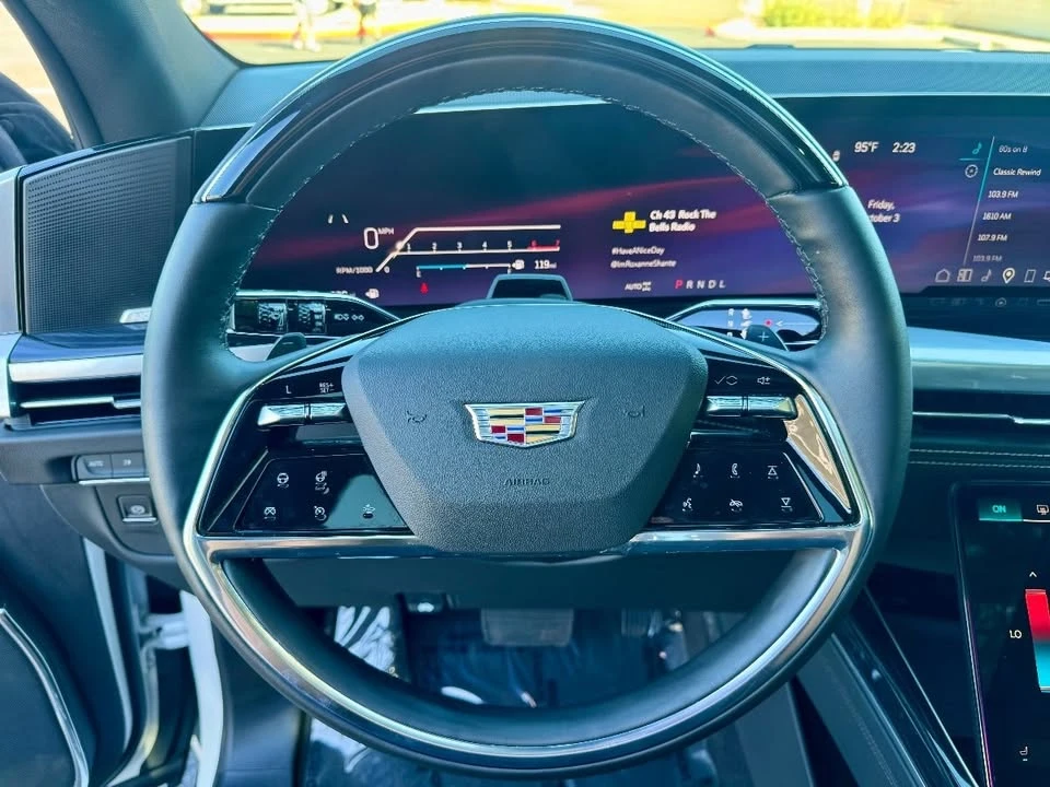 2025 Cadillac Escalade 5th Gen - Image 19 of 20
