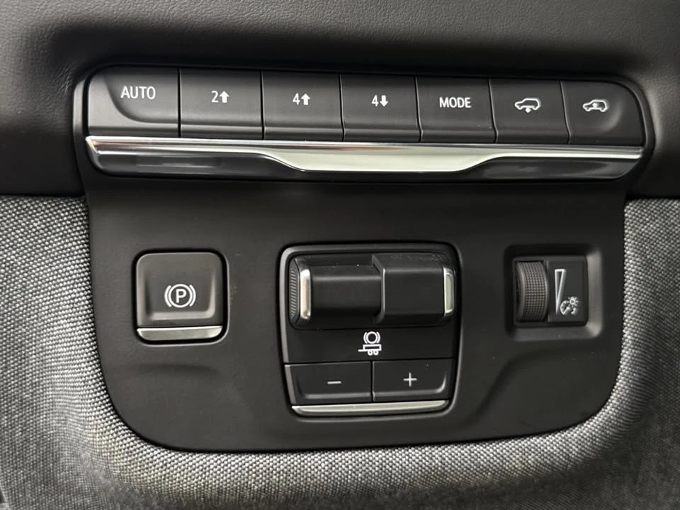 2025 Cadillac Escalade 5th Gen - Image 19 of 20