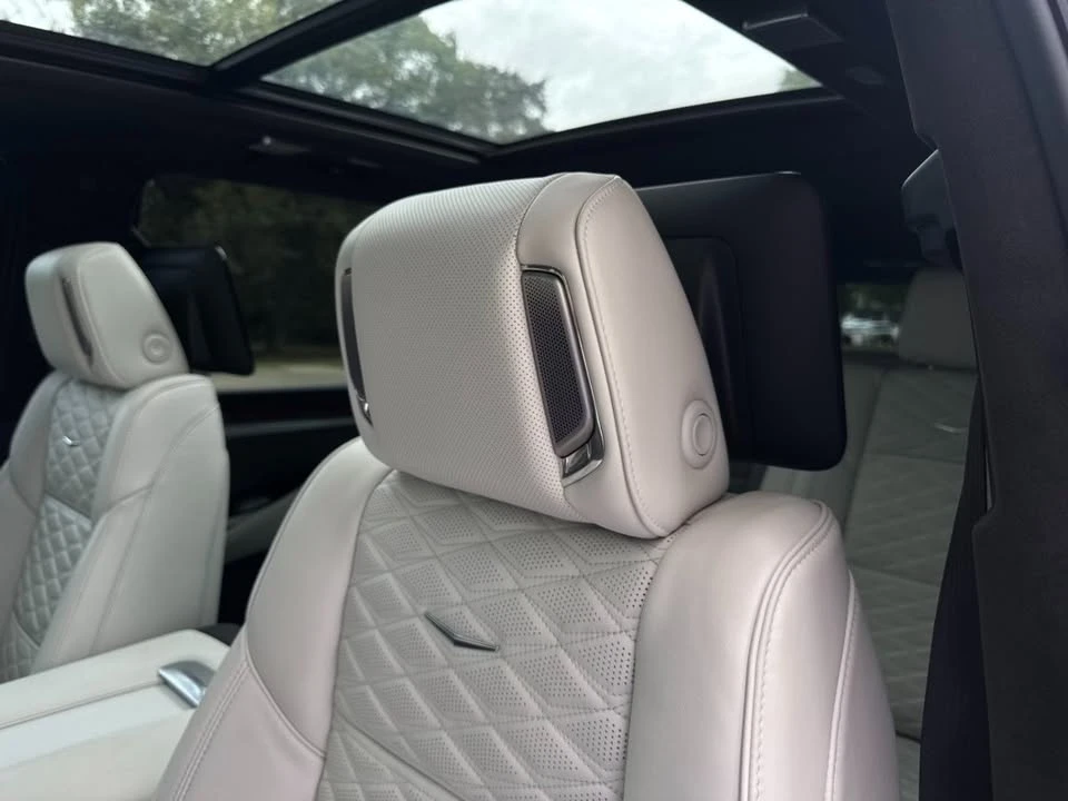 2025 Cadillac Escalade 5th Gen - Image 17 of 20
