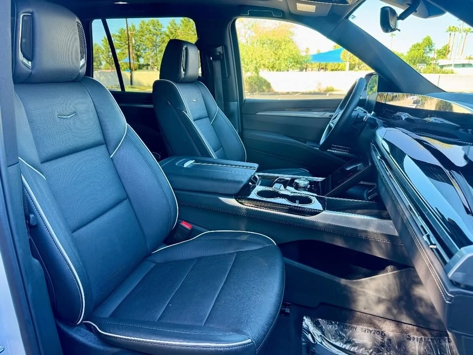 2025 Cadillac Escalade 5th Gen - Image 14 of 20