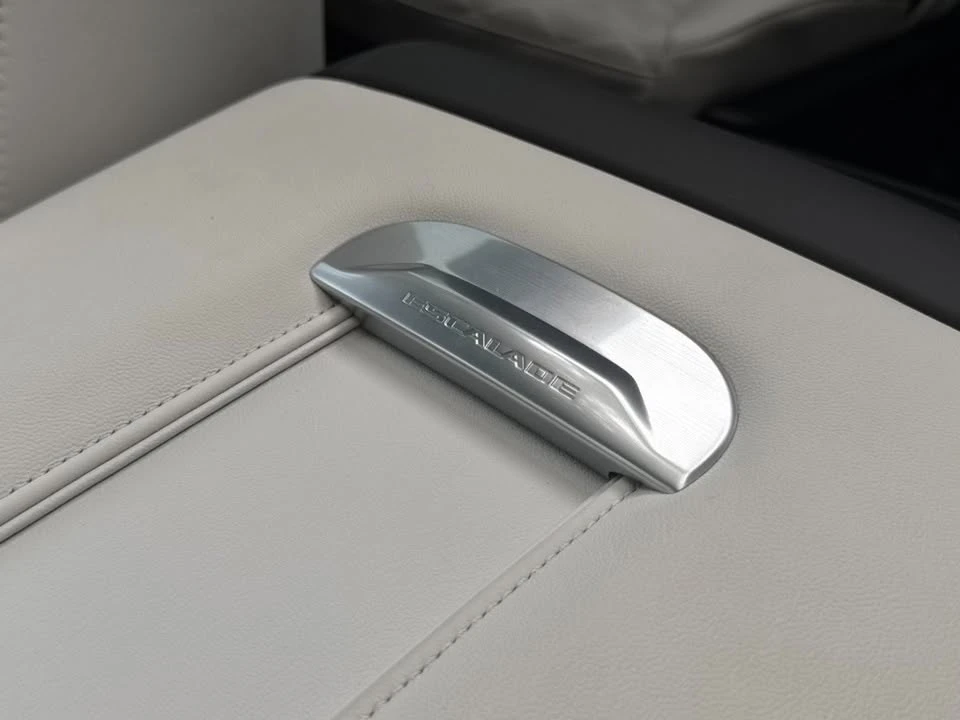 2025 Cadillac Escalade 5th Gen - Image 16 of 20