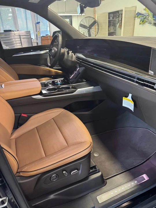2025 Cadillac Escalade 5th Gen - Image 11 of 12