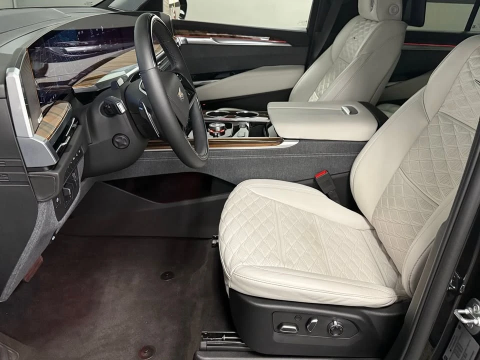 2025 Cadillac Escalade 5th Gen - Image 19 of 20
