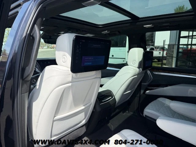 2025 Cadillac Escalade 5th Gen - Image 7 of 20