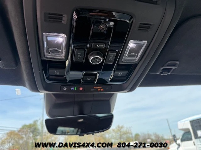 2025 Cadillac Escalade 5th Gen - Image 18 of 20