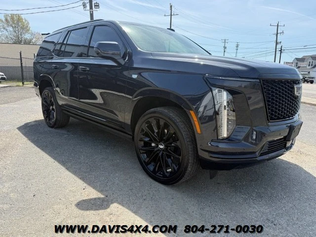 2025 Cadillac Escalade 5th Gen - Image 13 of 20