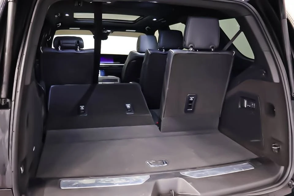 2025 Cadillac Escalade 5th Gen - Image 6 of 19