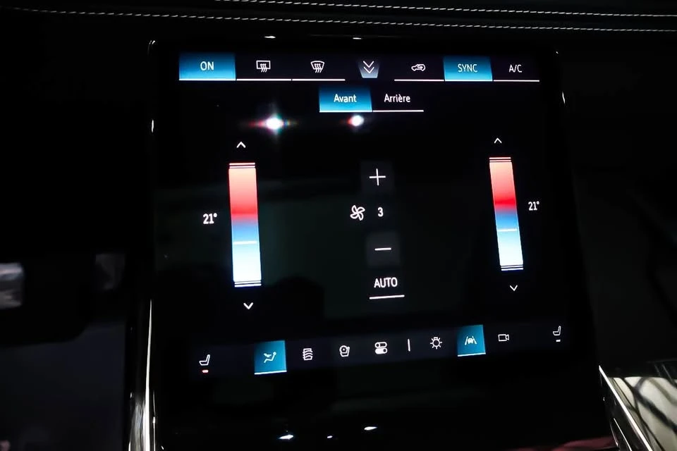 2025 Cadillac Escalade 5th Gen - Image 16 of 19