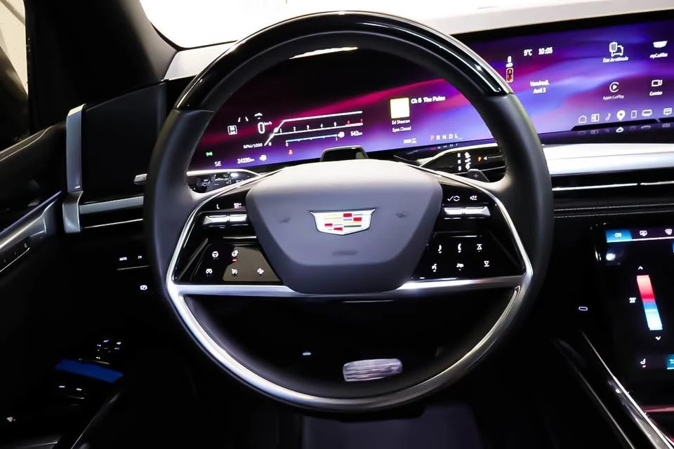 2025 Cadillac Escalade 5th Gen - Image 12 of 19