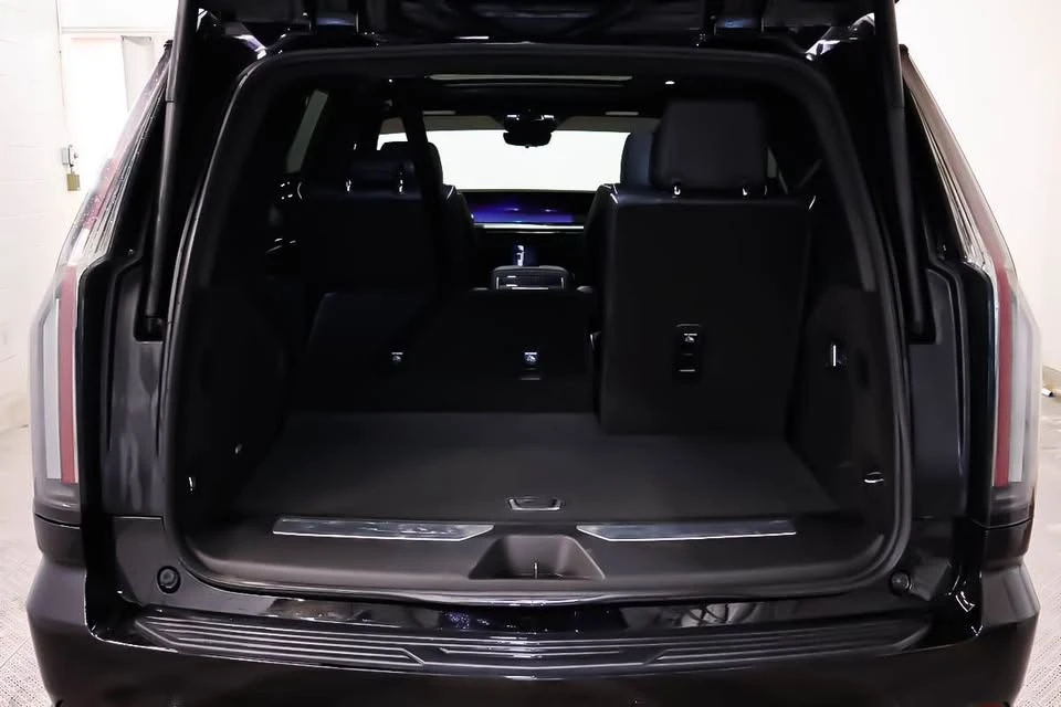 2025 Cadillac Escalade 5th Gen - Image 5 of 19