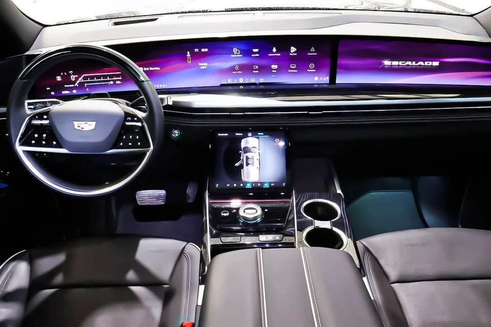 2025 Cadillac Escalade 5th Gen - Image 11 of 19