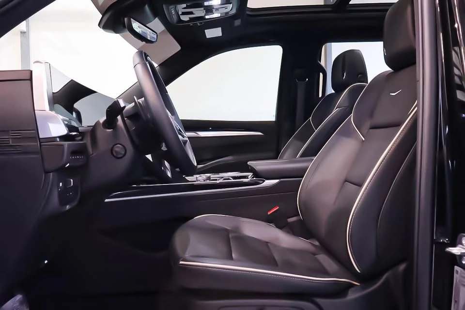 2025 Cadillac Escalade 5th Gen - Image 9 of 19
