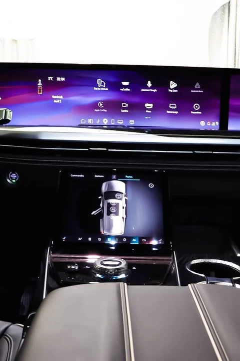 2025 Cadillac Escalade 5th Gen - Image 15 of 19