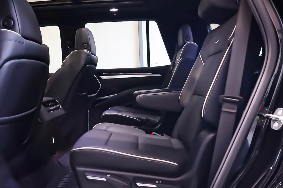 2025 Cadillac Escalade 5th Gen - Image 18 of 19