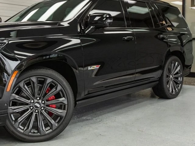 2025 Cadillac Escalade 5th Gen - Image 17 of 20