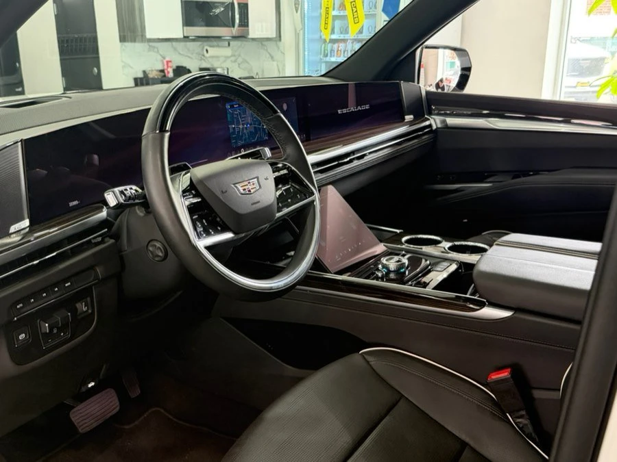 2025 Cadillac Escalade 5th Gen - Image 13 of 20