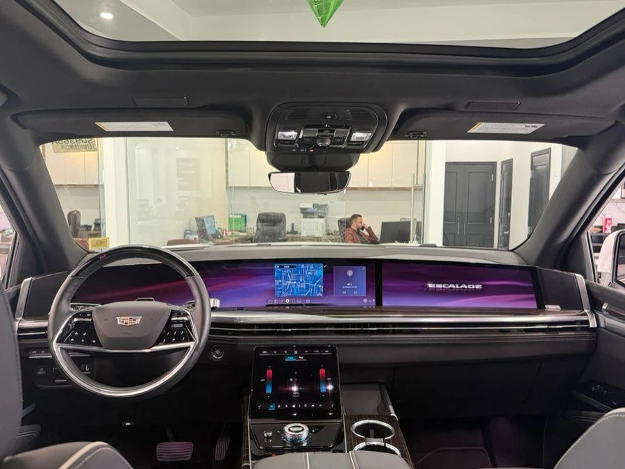 2025 Cadillac Escalade 5th Gen - Image 18 of 20