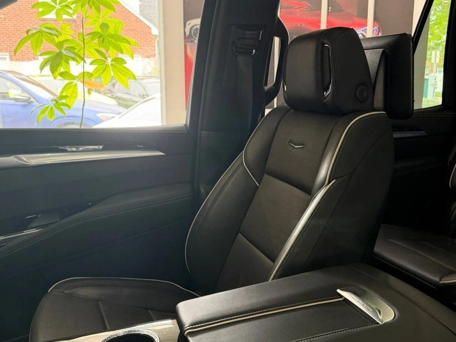 2025 Cadillac Escalade 5th Gen - Image 15 of 20