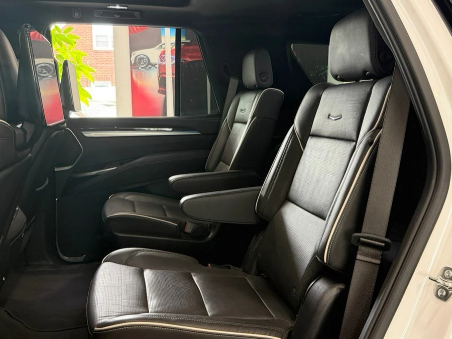 2025 Cadillac Escalade 5th Gen - Image 16 of 20
