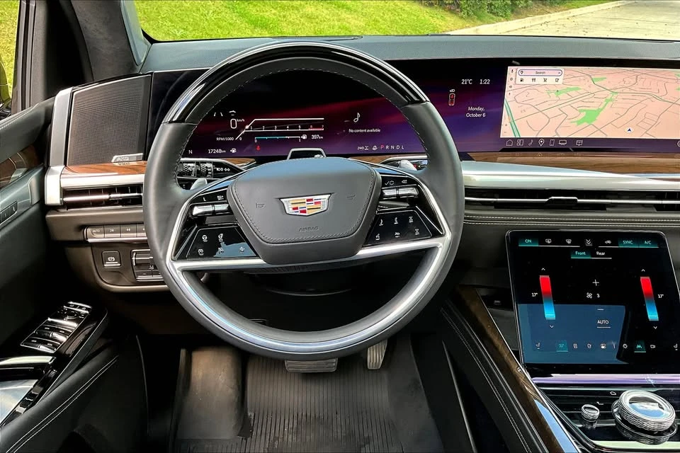 2025 Cadillac Escalade 5th Gen - Image 4 of 9