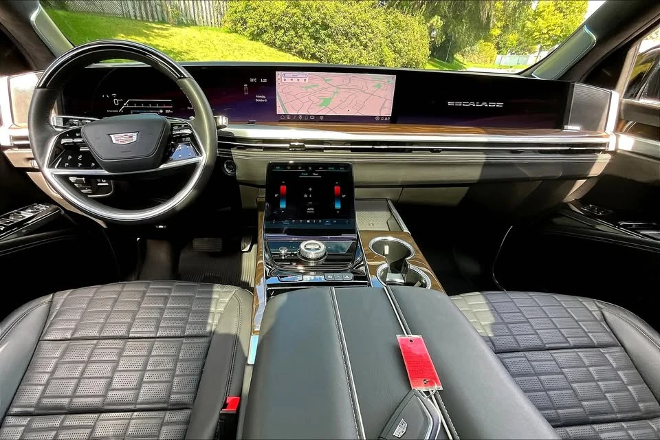 2025 Cadillac Escalade 5th Gen - Image 5 of 9