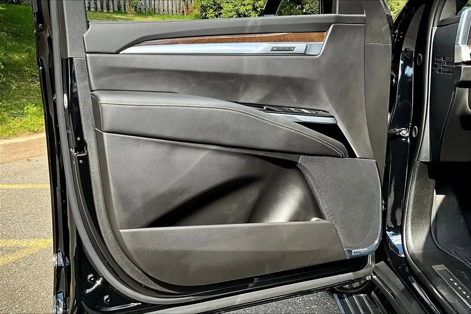 2025 Cadillac Escalade 5th Gen - Image 2 of 9