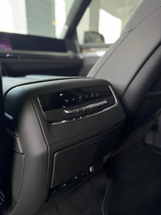 2025 Cadillac Escalade 5th Gen - Image 13 of 15