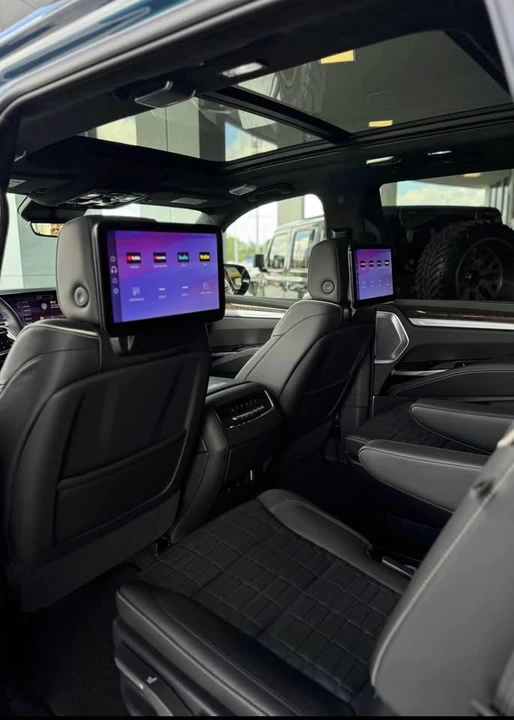 2025 Cadillac Escalade 5th Gen - Image 10 of 15
