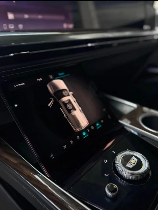 2025 Cadillac Escalade 5th Gen - Image 14 of 15