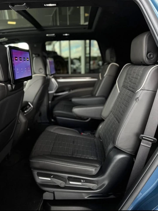 2025 Cadillac Escalade 5th Gen - Image 9 of 15
