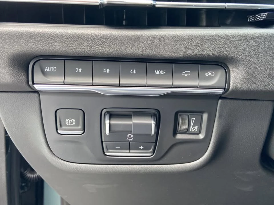 2025 Cadillac Escalade 5th Gen - Image 9 of 18
