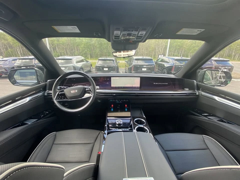 2025 Cadillac Escalade 5th Gen - Image 16 of 18