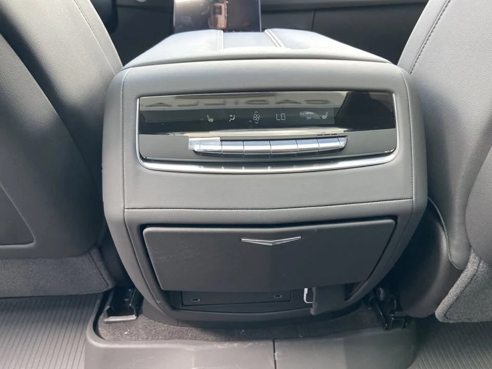 2025 Cadillac Escalade 5th Gen - Image 14 of 18