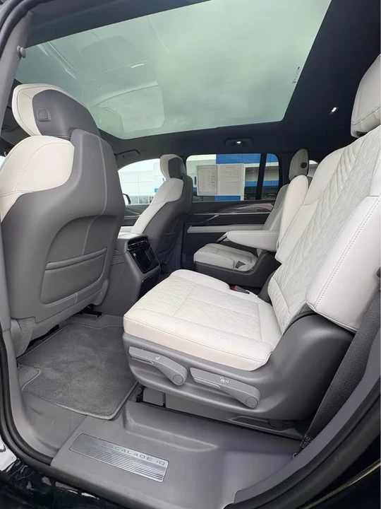 2025 Cadillac Escalade IQ - Image 8 of 10