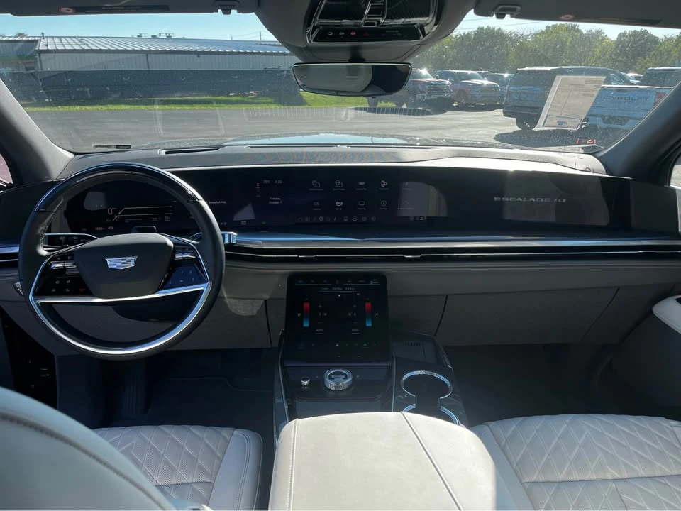 2025 Cadillac Escalade IQ - Image 4 of 5