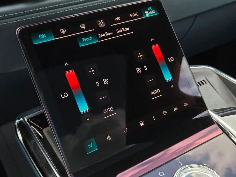 2025 Cadillac Escalade IQ - Image 16 of 18