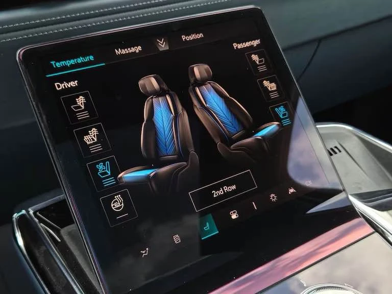 2025 Cadillac Escalade IQ - Image 17 of 18