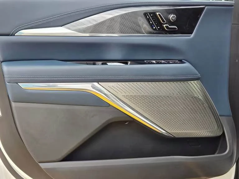 2025 Cadillac Escalade IQ - Image 13 of 18