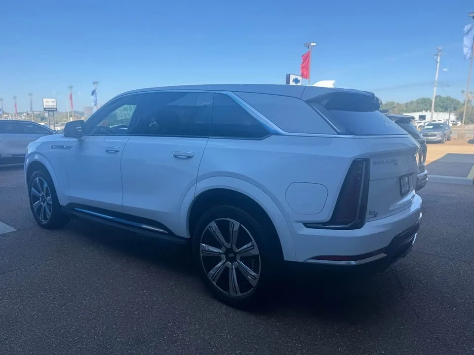 2025 Cadillac Escalade 5th Gen - Image 2 of 4