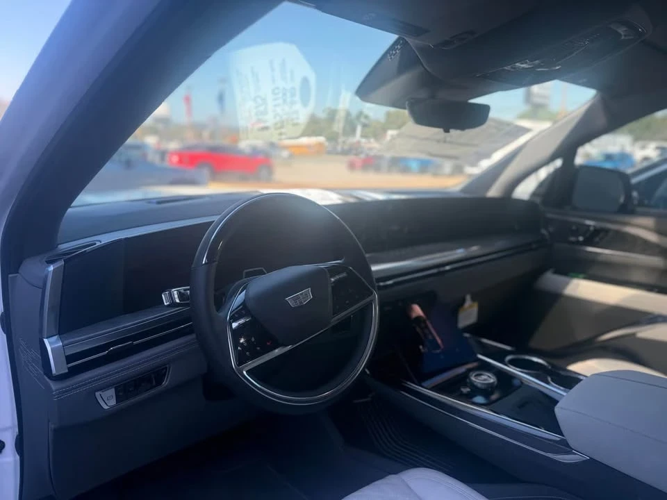 2025 Cadillac Escalade 5th Gen - Image 3 of 4