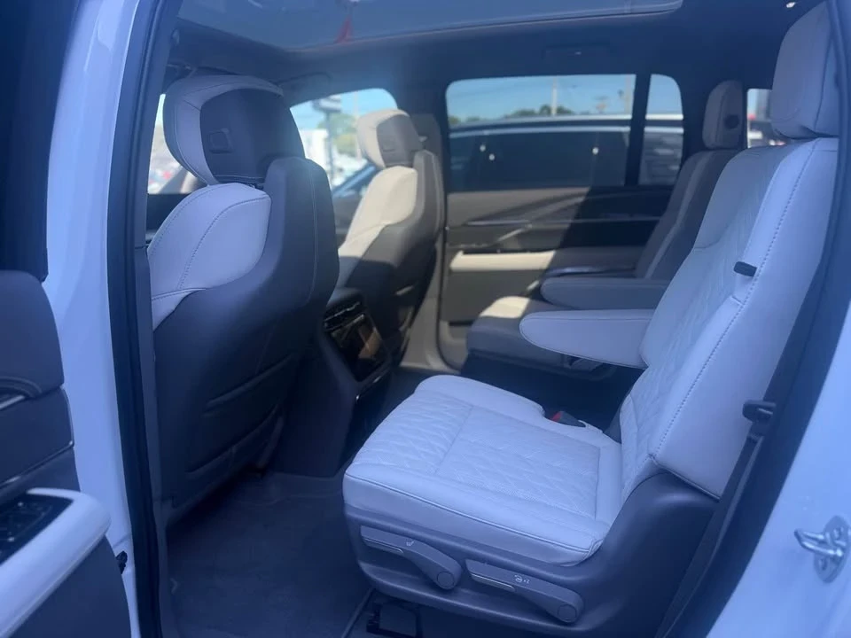 2025 Cadillac Escalade 5th Gen - Image 4 of 4