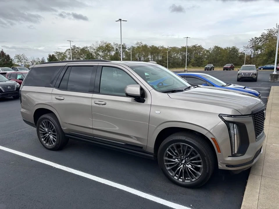 2025 Cadillac Escalade 5th Gen - Image 4 of 6