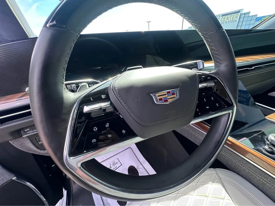 2025 Cadillac Escalade 5th Gen - Image 13 of 19