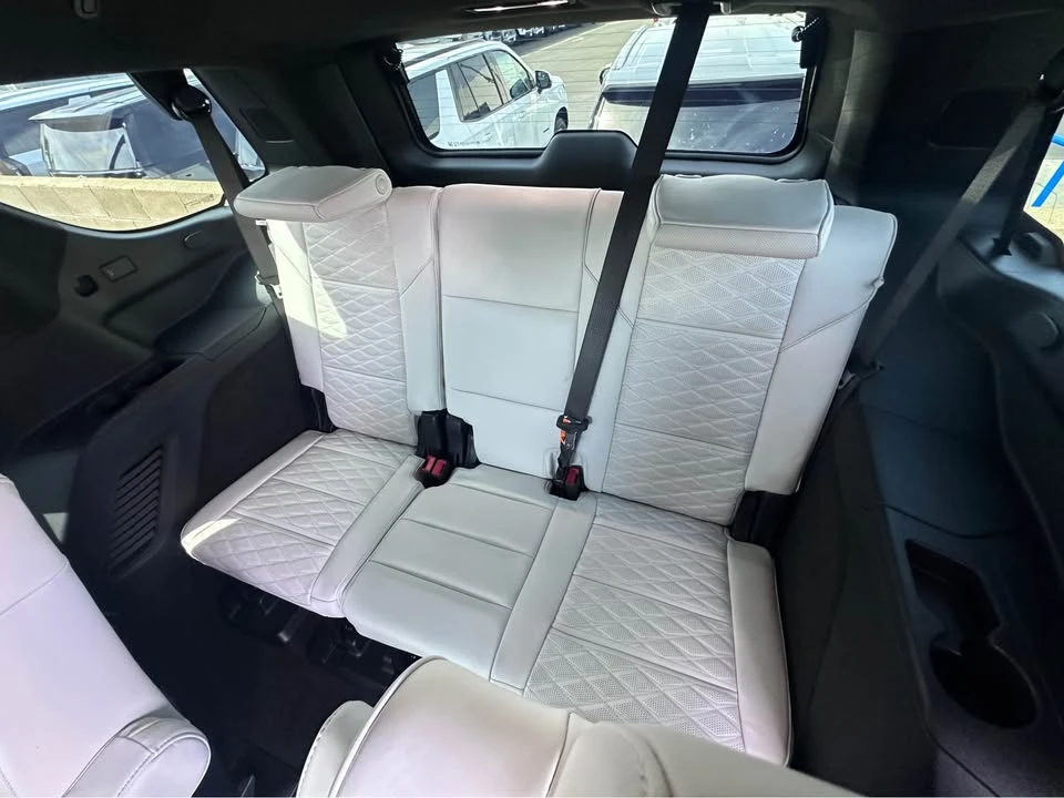 2025 Cadillac Escalade 5th Gen - Image 16 of 19