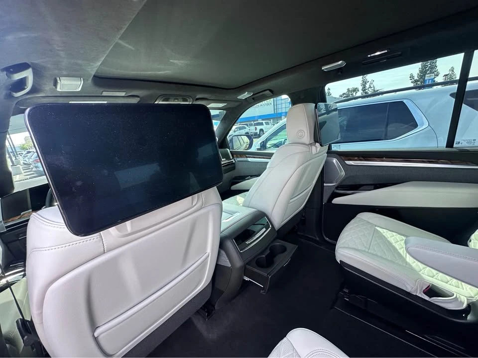 2025 Cadillac Escalade 5th Gen - Image 9 of 19