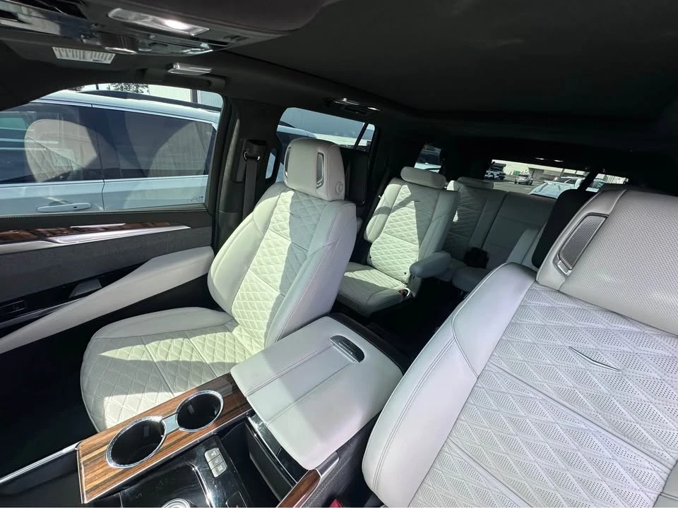 2025 Cadillac Escalade 5th Gen - Image 15 of 19